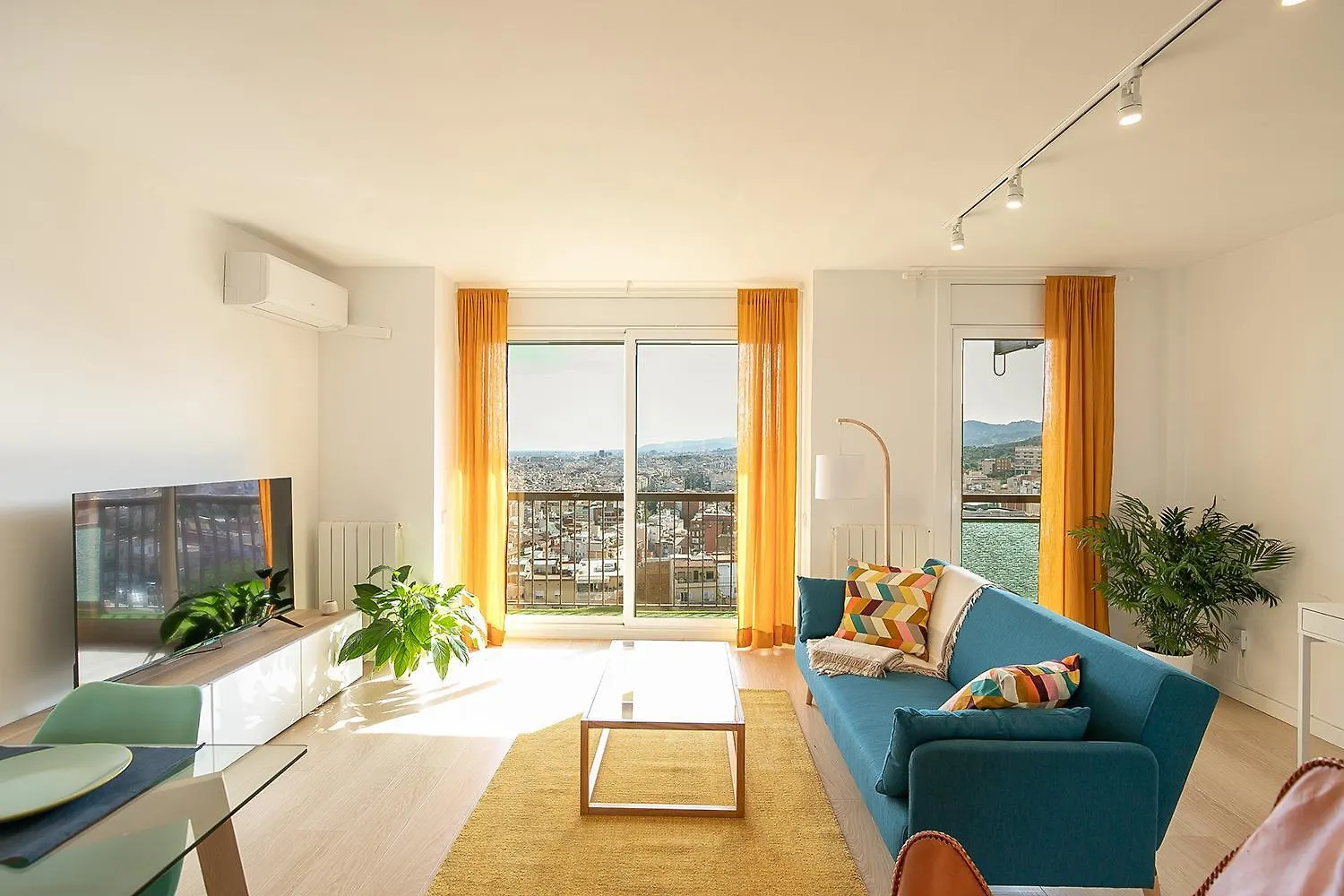 Magnificent Views, 3 Bedrooms, Terrace location